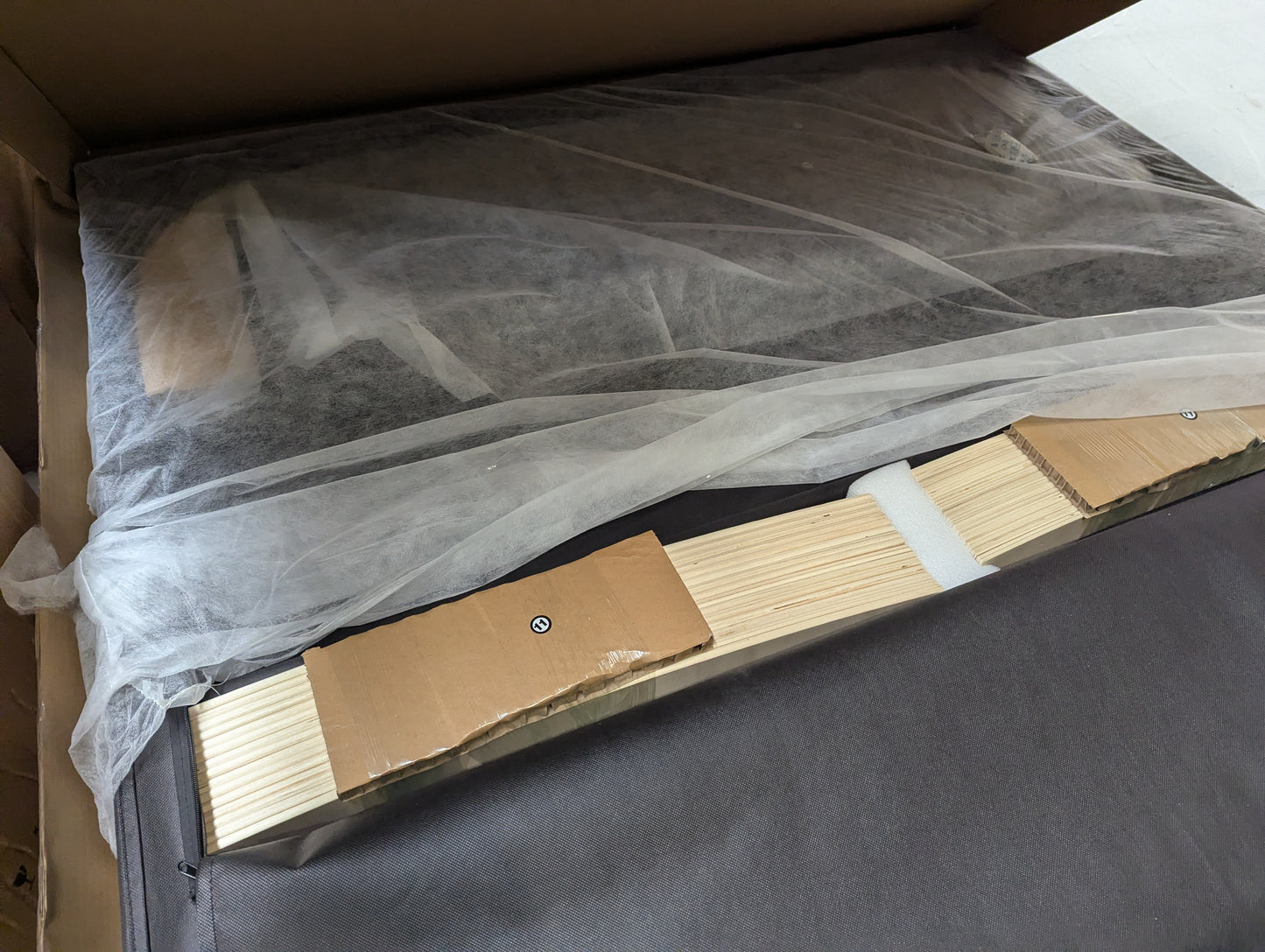 Lot of 6 x Dusk Items inc Beds for Spares or Repair (ref DUS-APM-A-12474) Total RRP £3394