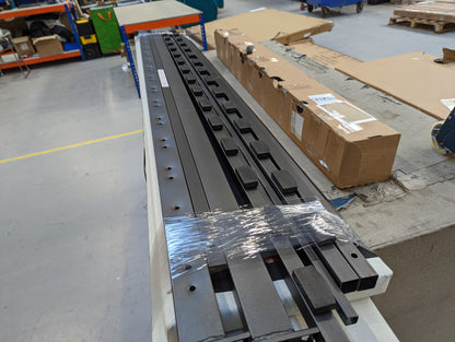 Lot of 5 x Dusk Items inc Beds for Spares or Repair (ref DUS-APM-A-12864) Total RRP £2595