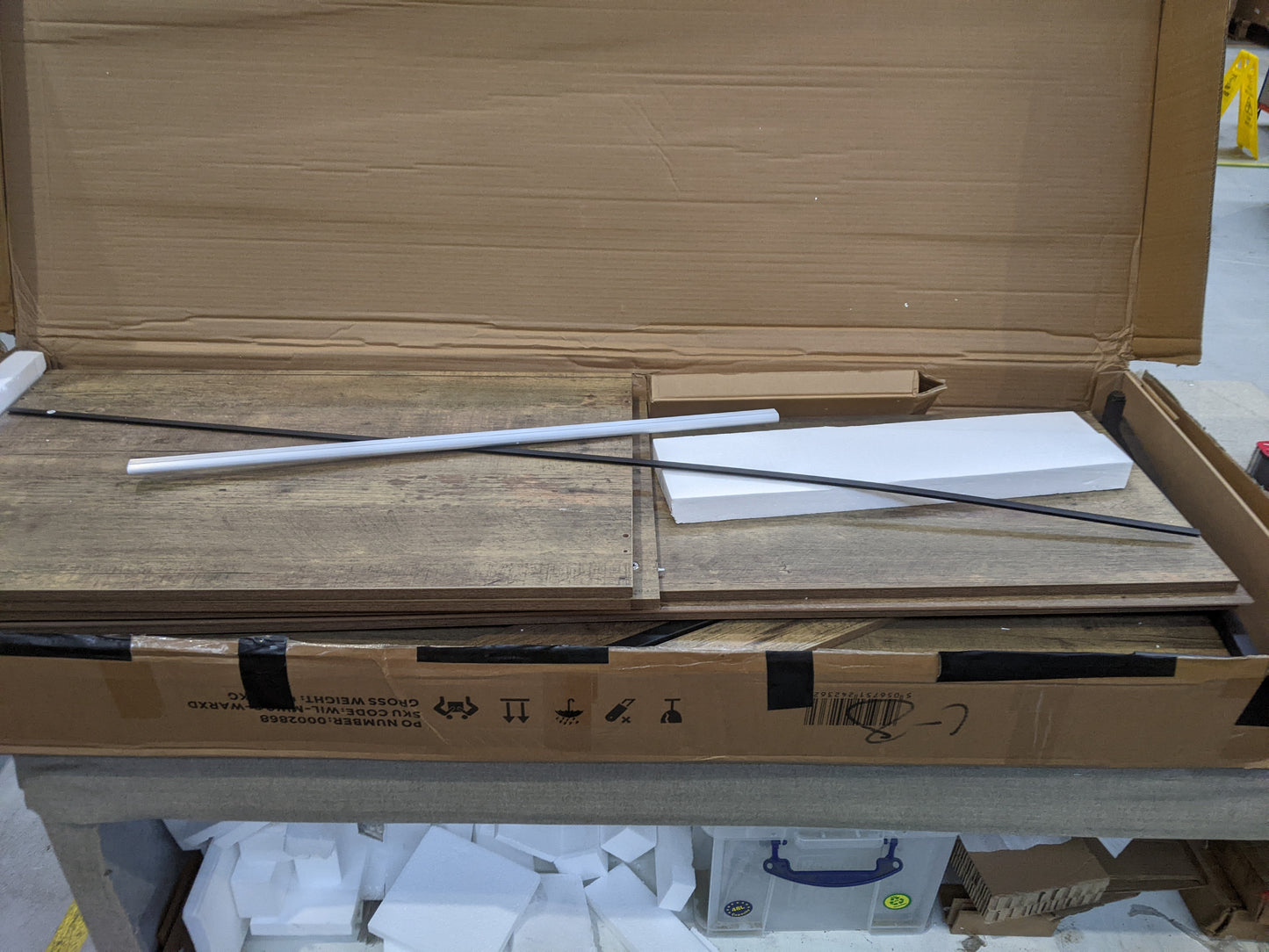 Lot of 8 x Dusk Furniture Items for Spares or Repair (ref DUS-APM-A-12960) Total RRP £946
