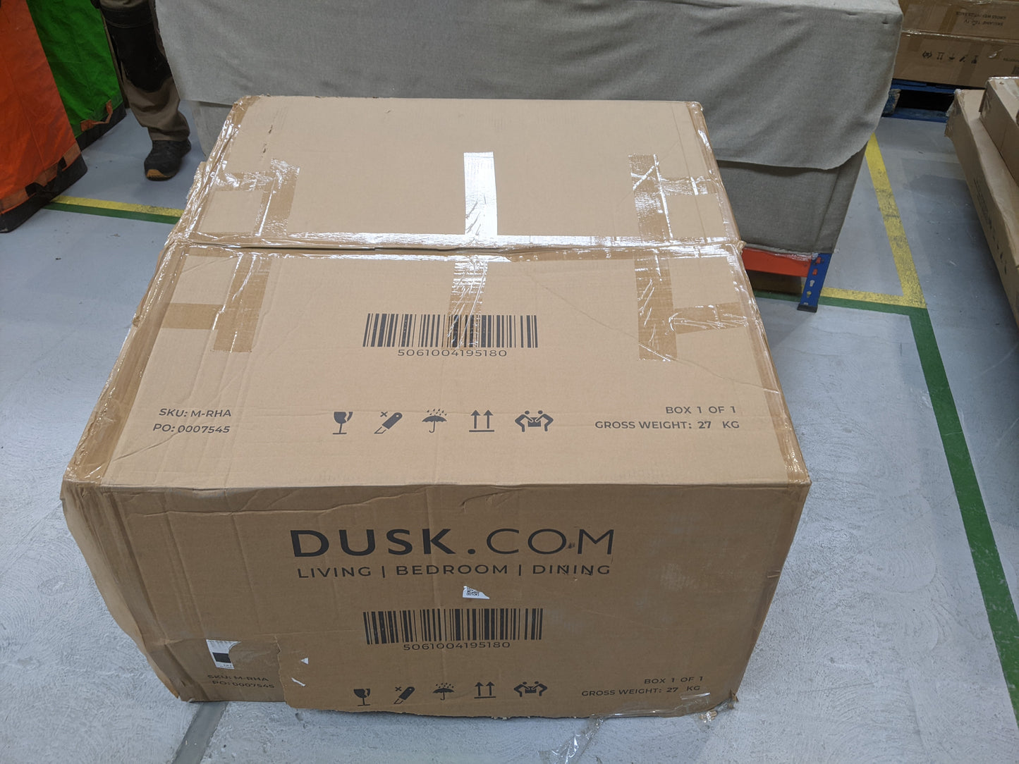 Lot of 8 x Dusk Furniture Items for Spares or Repair (ref DUS-APM-A-12960) Total RRP £946