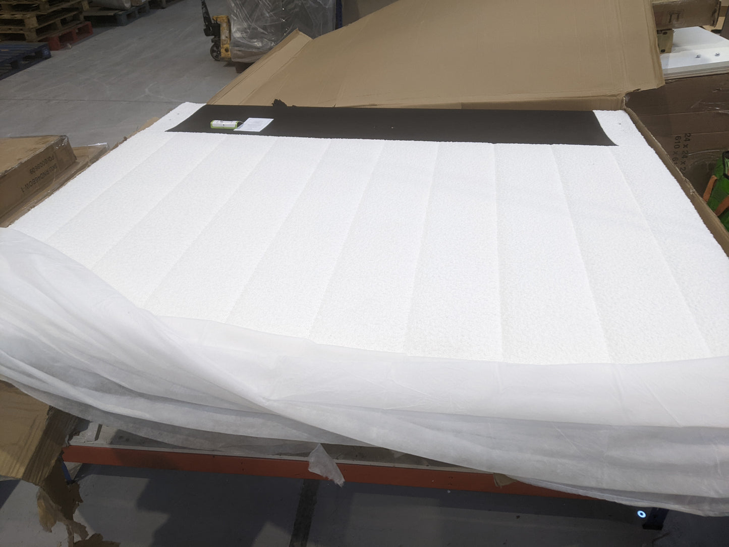 Lot of 4 x Dusk Items inc Beds for Spares or Repair (ref DUS-GOL-A-13923) Total RRP £1573