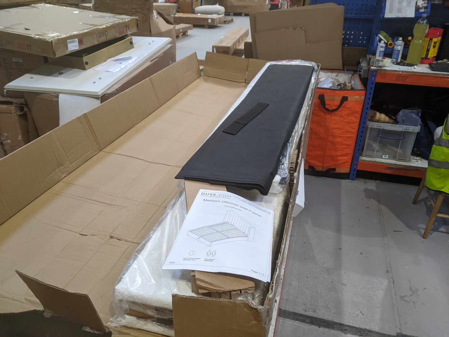 Lot of 4 x Dusk Items inc Beds for Spares or Repair (ref DUS-GOL-A-13923) Total RRP £1573