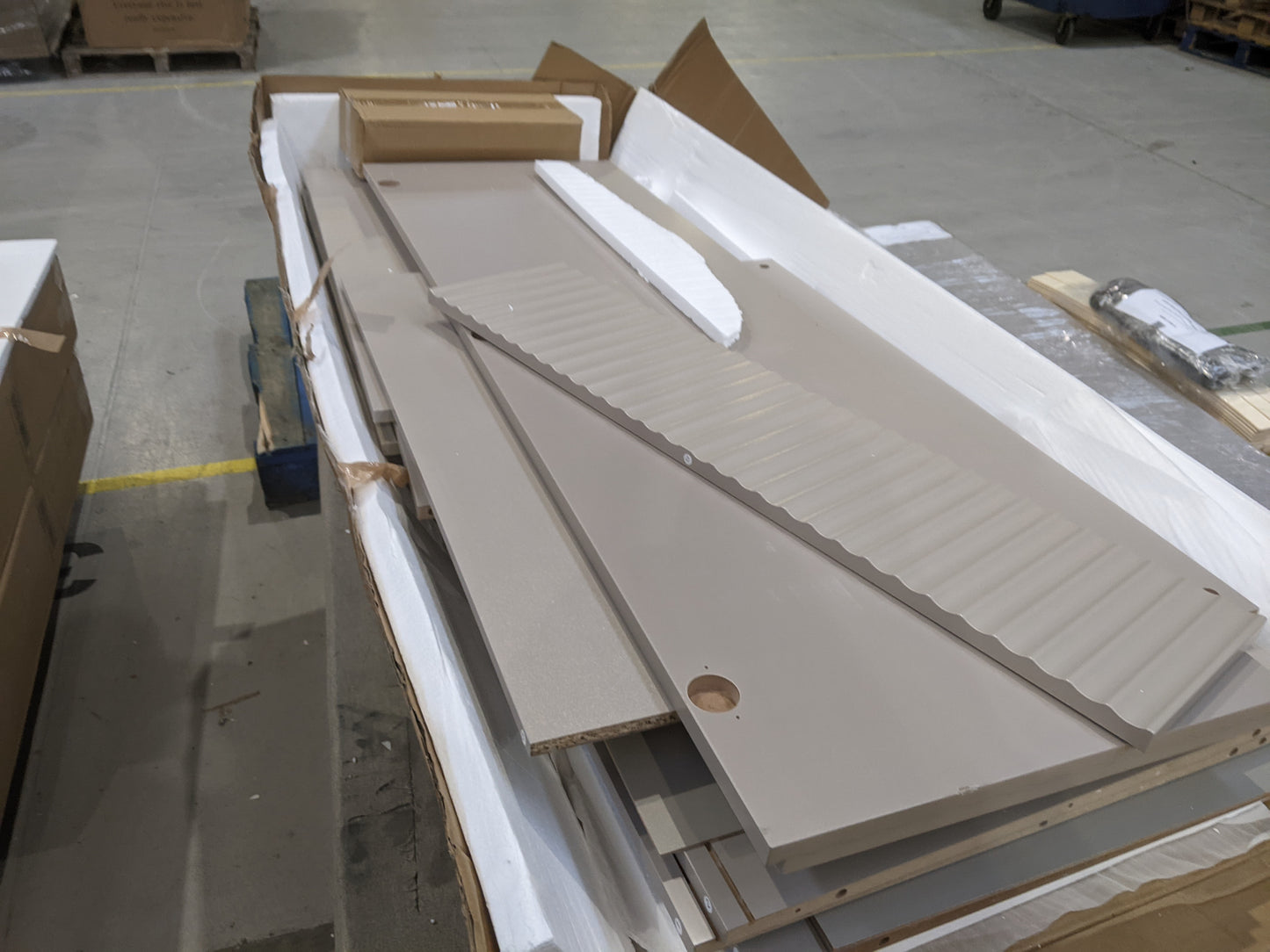 Lot of 6 x Dusk mixed furniture items grade-BER Spares or repair RRP £1028.00