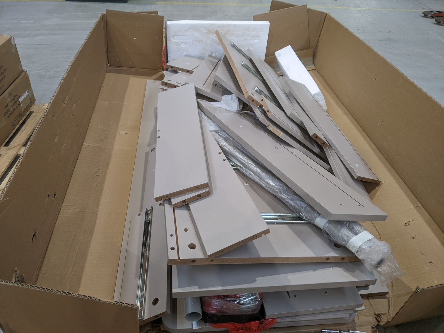 Lot of 6 x Dusk mixed furniture items grade-BER Spares or repair RRP £1028.00