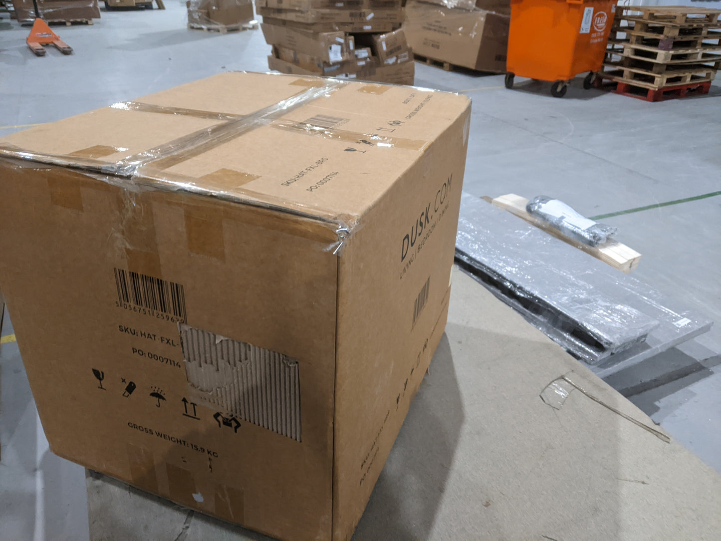 Lot of 6 x Dusk items grade-BER Spares or repair RRP £940.00