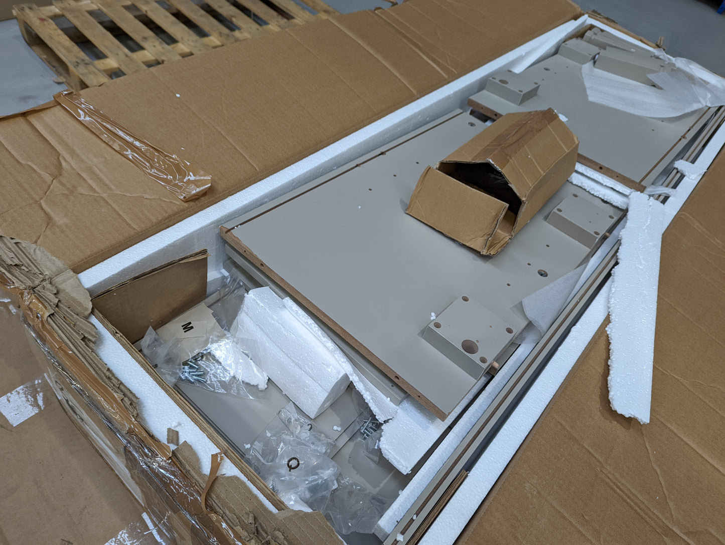 Lot of 12 x Dusk items grade-BER Spares or repair RRP £2147.00