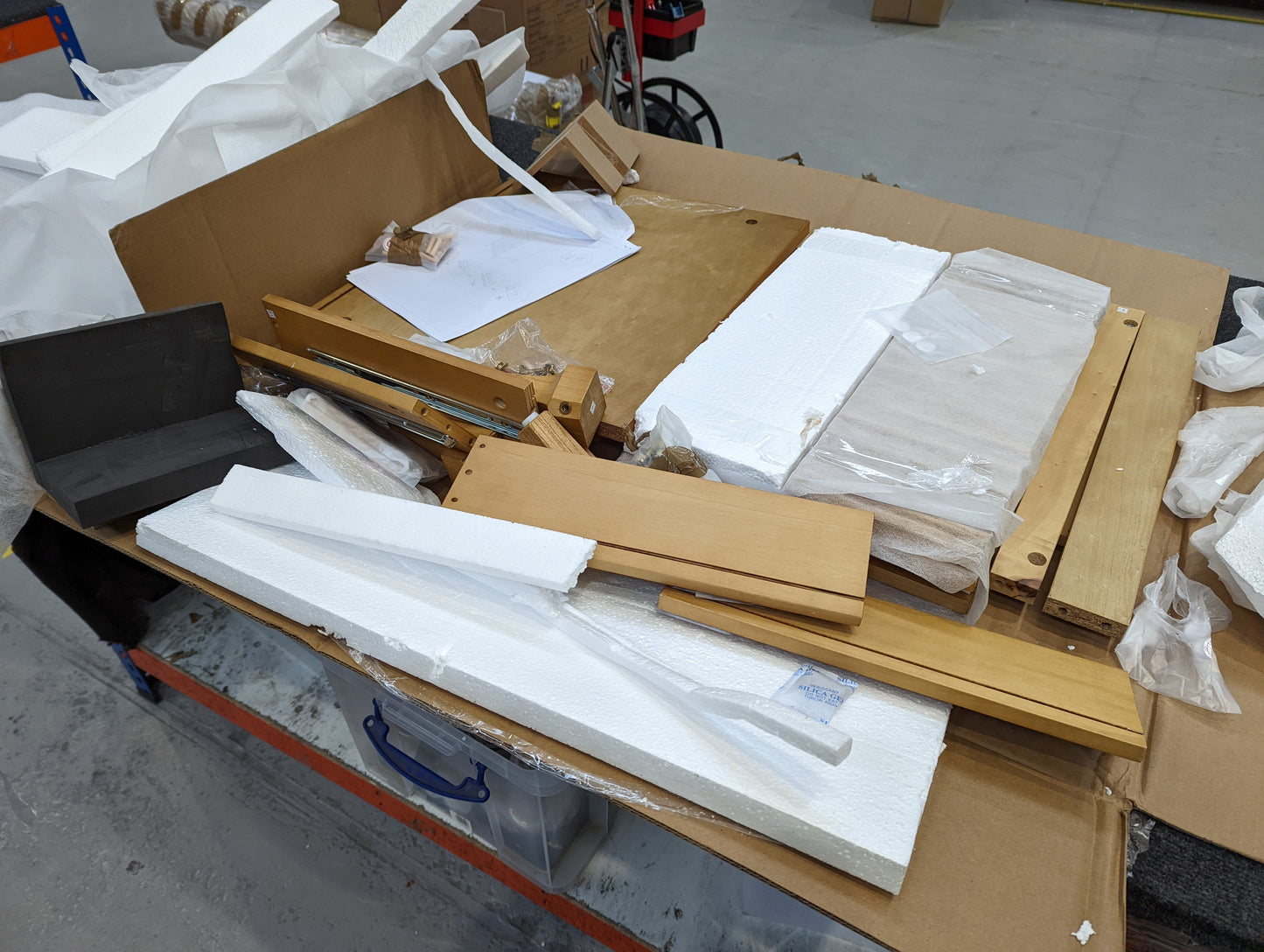 Lot of 5 x Dusk items grade-BER Spares or repair RRP £1817.00