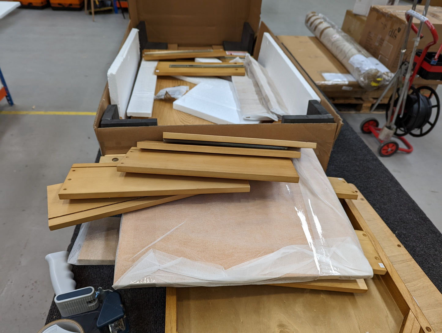 Lot of 5 x Dusk items grade-BER Spares or repair RRP £1817.00