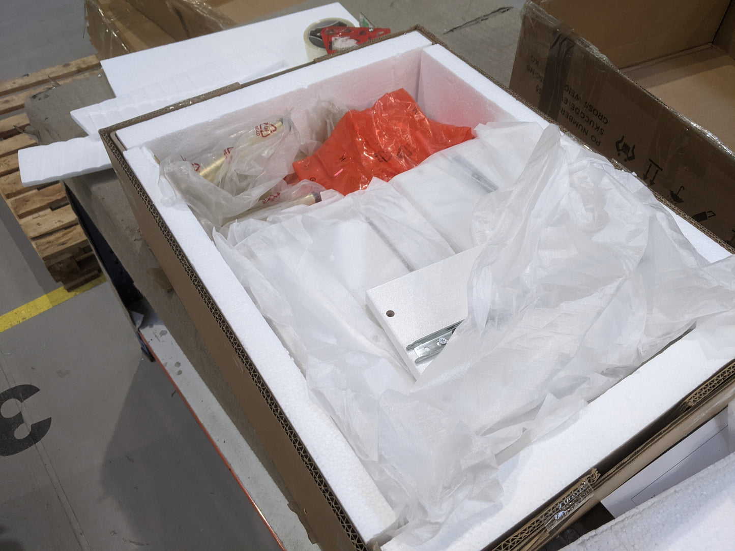 Lot of 4 x Dusk items grade-BER Spares or repair RRP £775.00