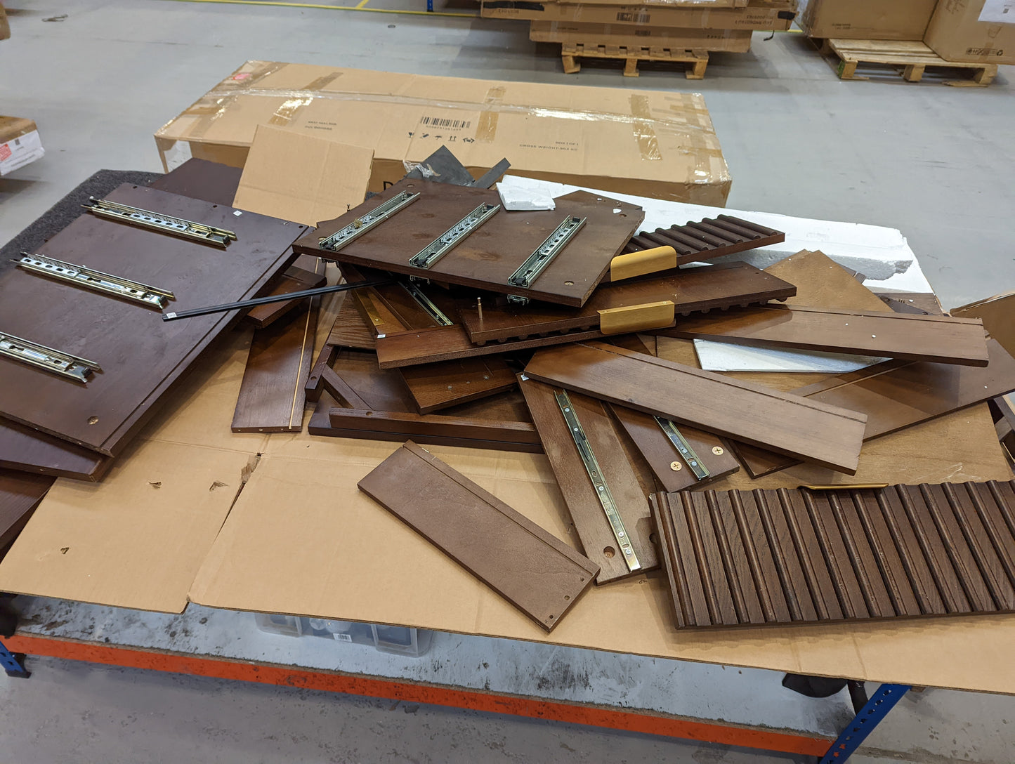 Lot of 6 x Dusk items grade-BER Spares or repair RRP £1275.00