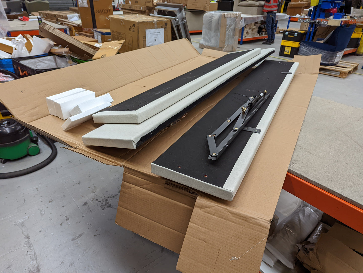 Lot of 6 x Dusk items grade-BER Spares or repair RRP £2044.00