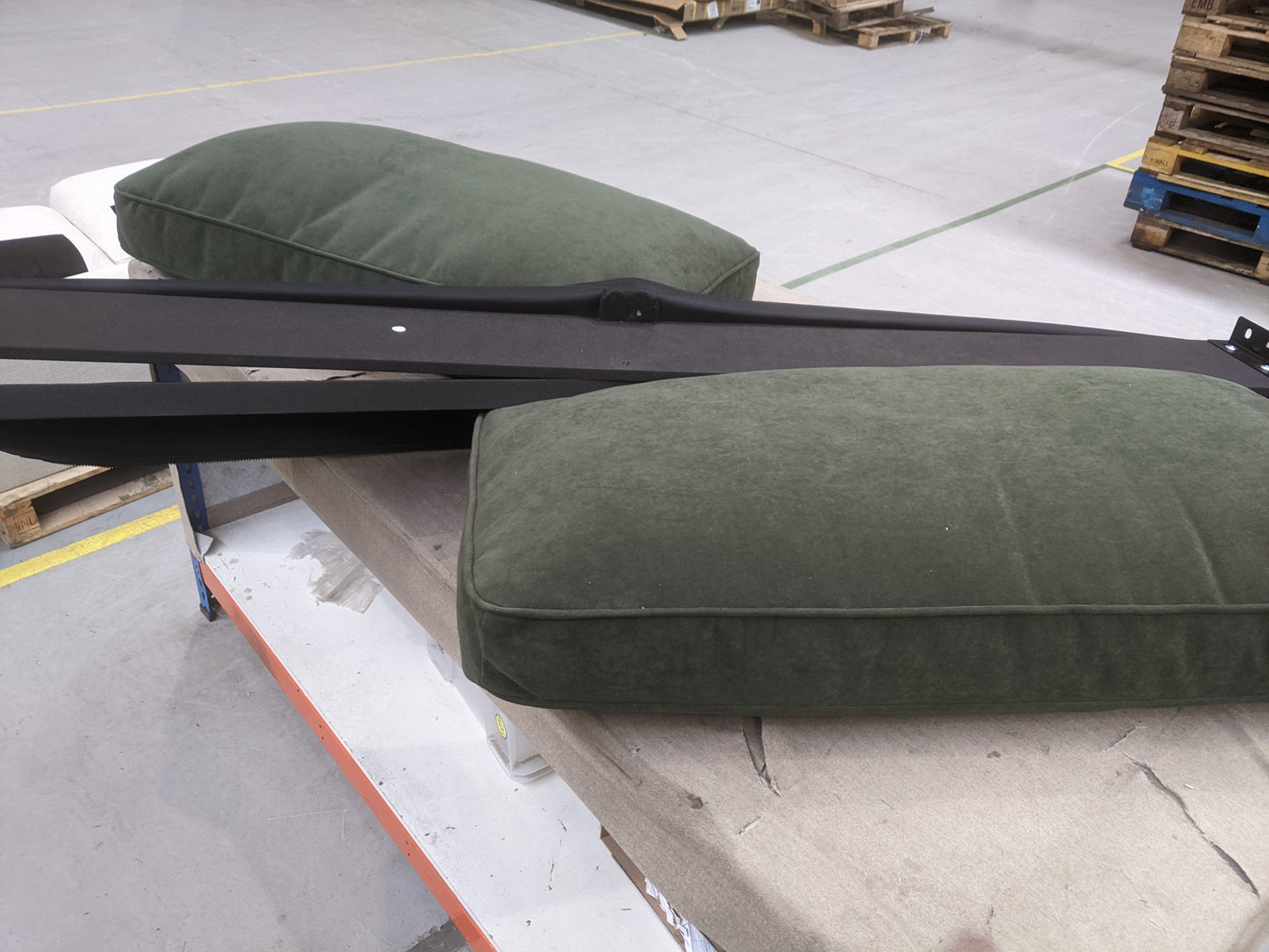 Lot of 2 x Dusk items grade-BER Spares or repair RRP £1188.00