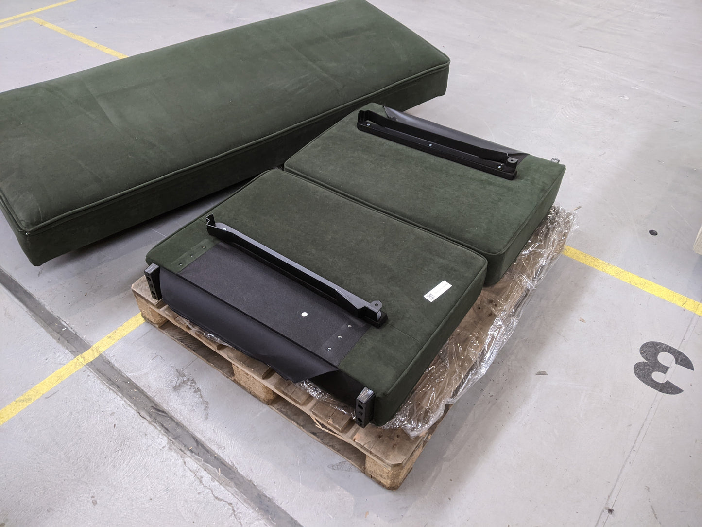 Lot of 2 x Dusk items grade-BER Spares or repair RRP £1188.00