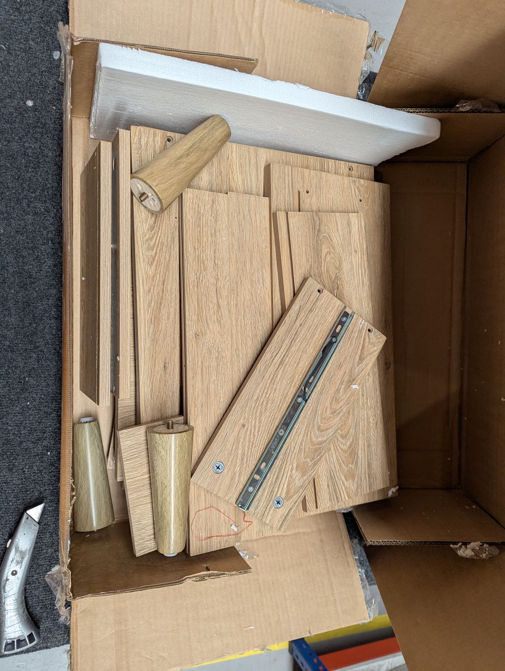 Lot of 5 x Dusk items grade-BER Spares or repair RRP £937.00
