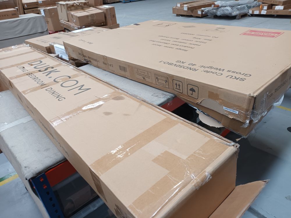 Lot of 4 x Dusk Items inc Beds for Spares or Repair (ref DUS-APM-A-12581) Total RRP £2176