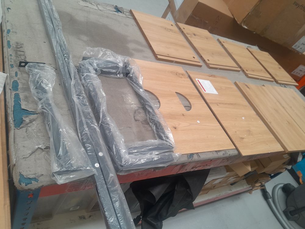 Lot of 10 x Dusk Items for Spares or Repair (ref DUS-APM-A-12530) Total RRP £1793