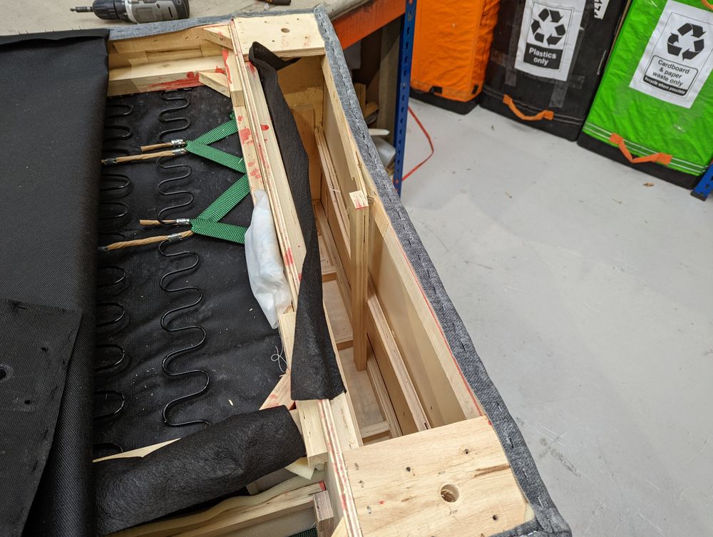 Lot of 4 x Dusk Items inc Upholstery for Spares or Repair (ref DUS-APM-A-13514) Total RRP £1418