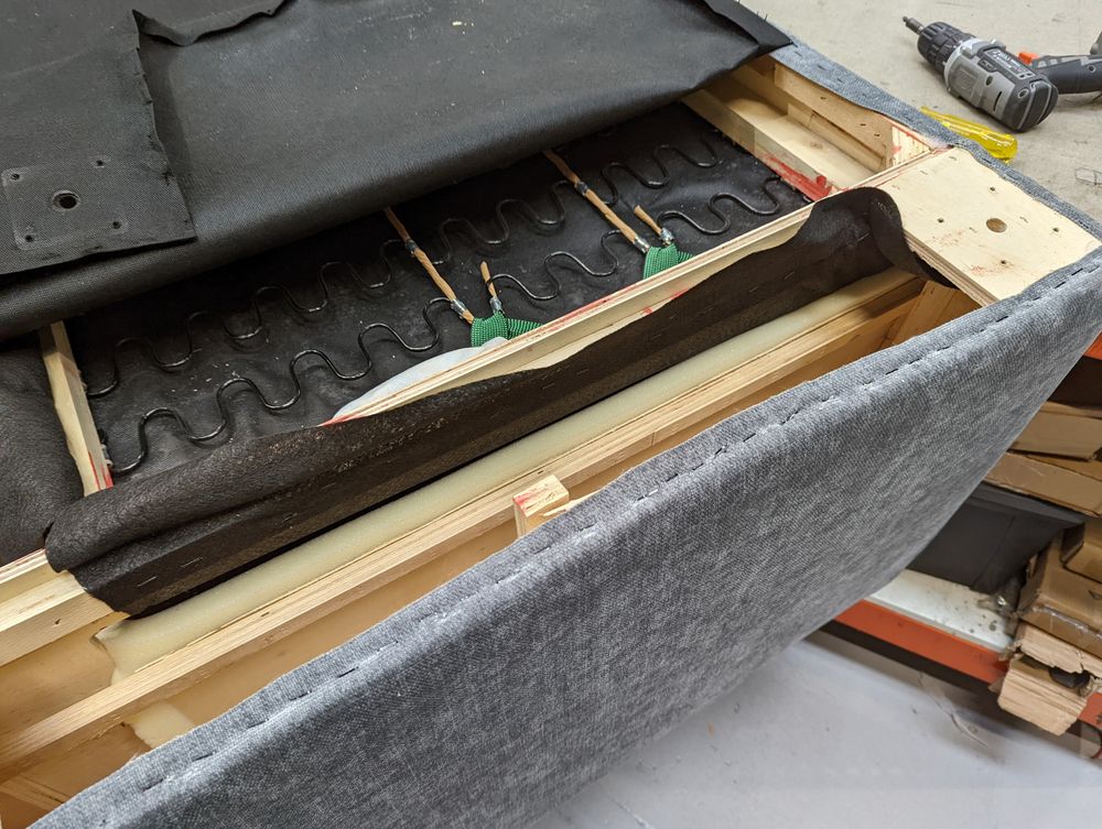 Lot of 4 x Dusk Items inc Upholstery for Spares or Repair (ref DUS-APM-A-13514) Total RRP £1418