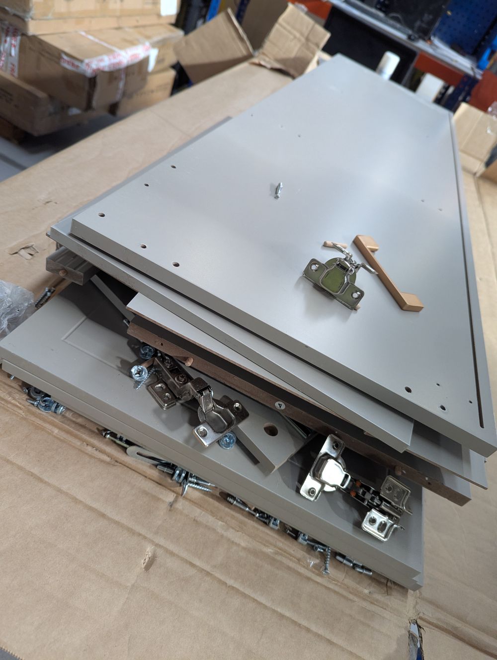 Lot of 16 x Dusk Items for Spares or Repair (ref DUS-APM-A-12560) Total RRP £2910