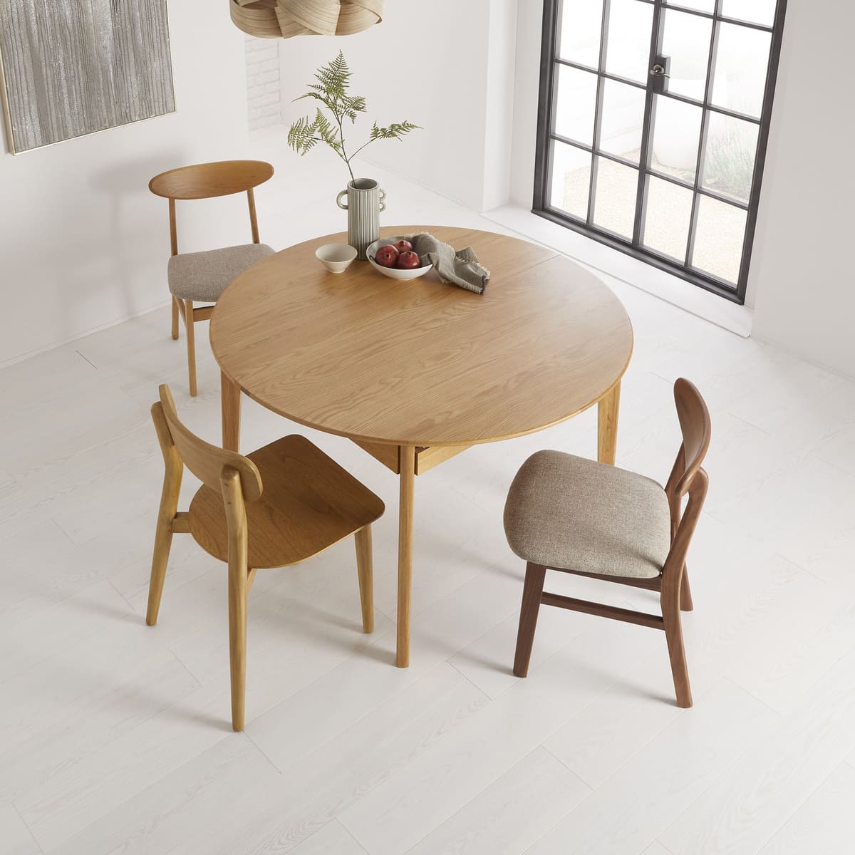 FIS-APM-00455 Grade-BER Fishe & Lilly Wright Oak Round Extendable 6-8 Person Dining Table RRP £800