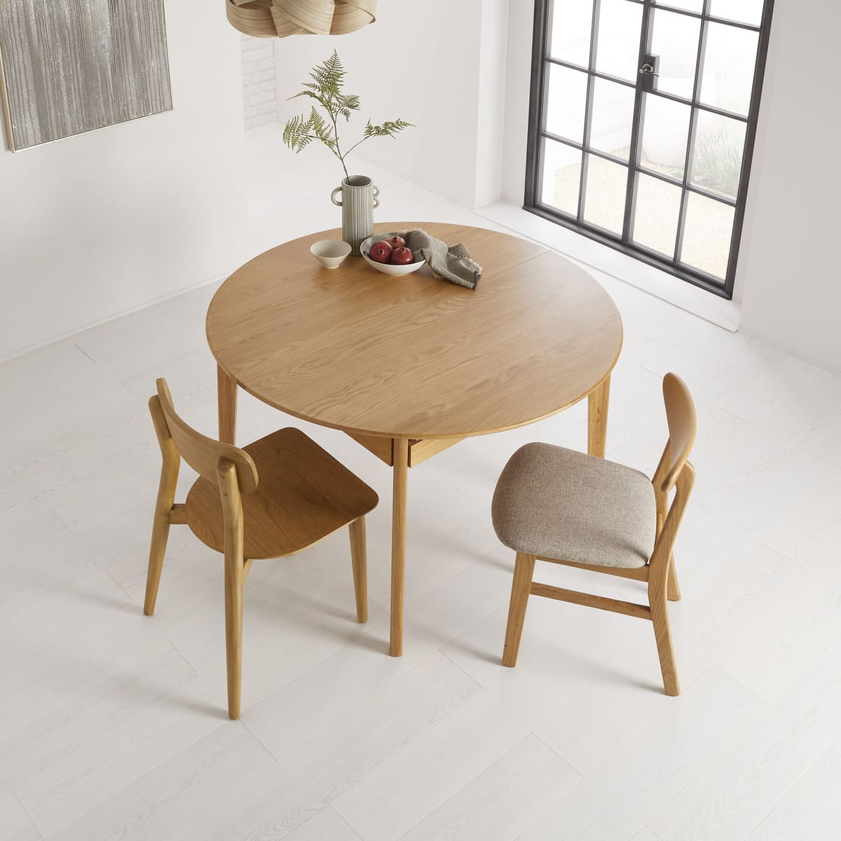 FIS-APM-00455 Grade-BER Fishe & Lilly Wright Oak Round Extendable 6-8 Person Dining Table RRP £800