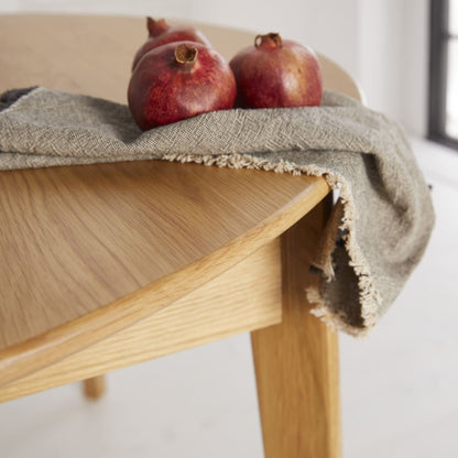 FIS-APM-00455 Grade-BER Fishe & Lilly Wright Oak Round Extendable 6-8 Person Dining Table RRP £800