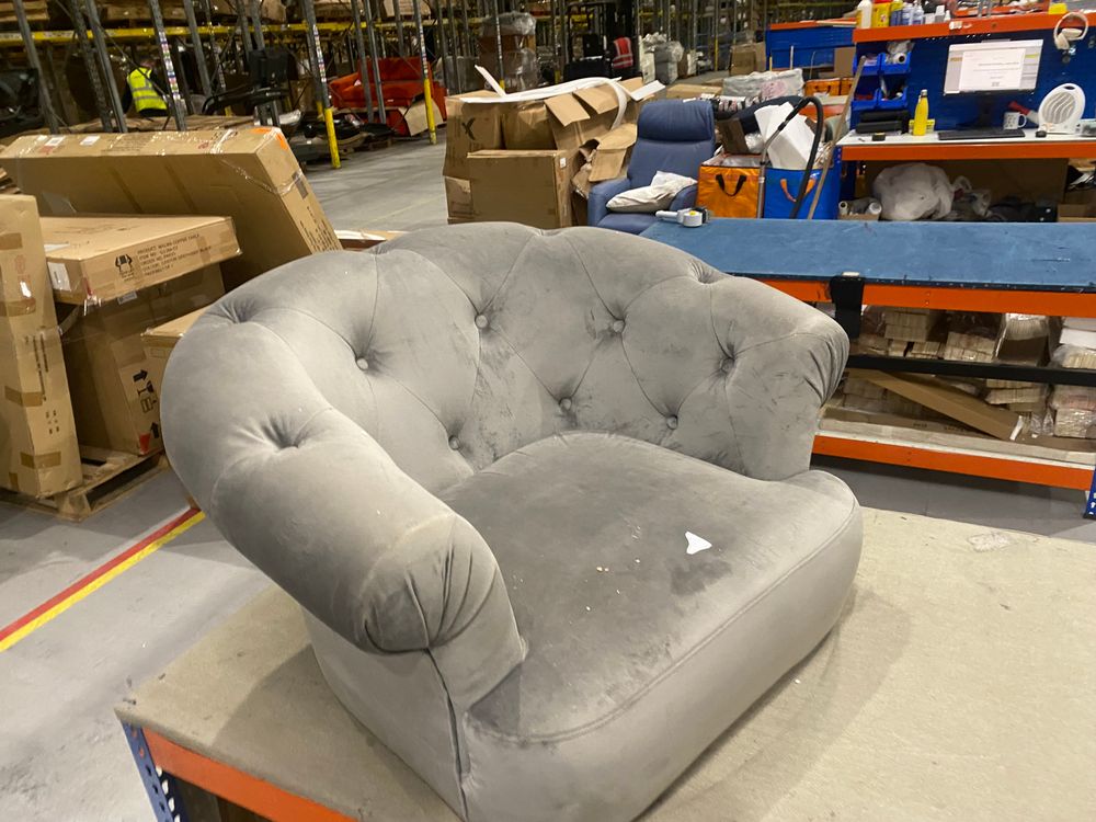 Lot of 5 x DFS furniture items returns pallet grade-BER Spares or repair RRP £1885.00