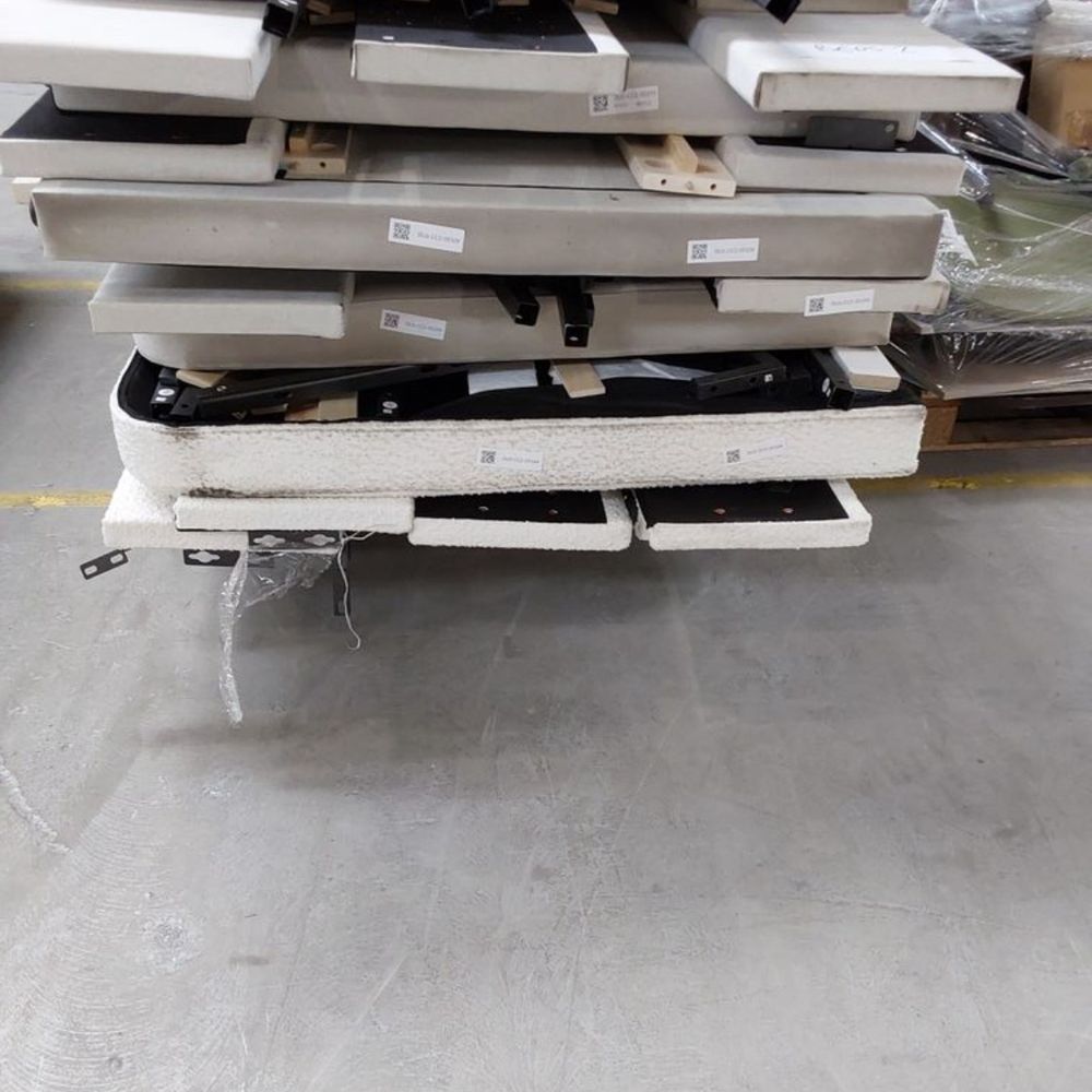 Lot of 7 x Dusk items grade-DOA Spares or repair RRP £2105.00
