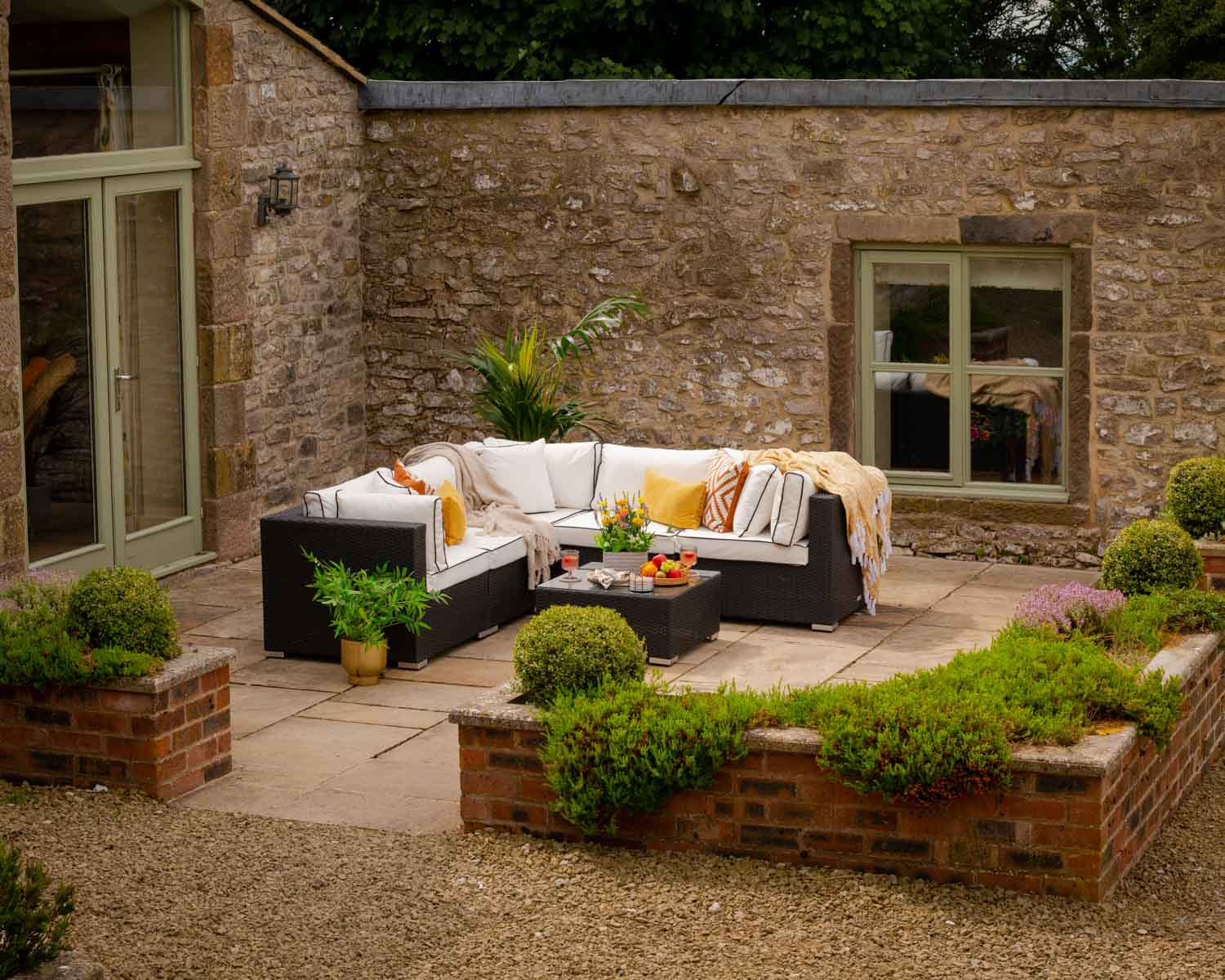 Grade-A Rattan Direct Florida 6 Piece Corner Sofa Set in Black and Vanilla RRP £1089