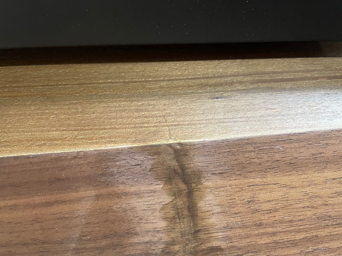 DFS-HO2-05726 Grade-BER DFS Ore Extending 6-8 Seater Dining Table Ore Walnut Brown RRP £999