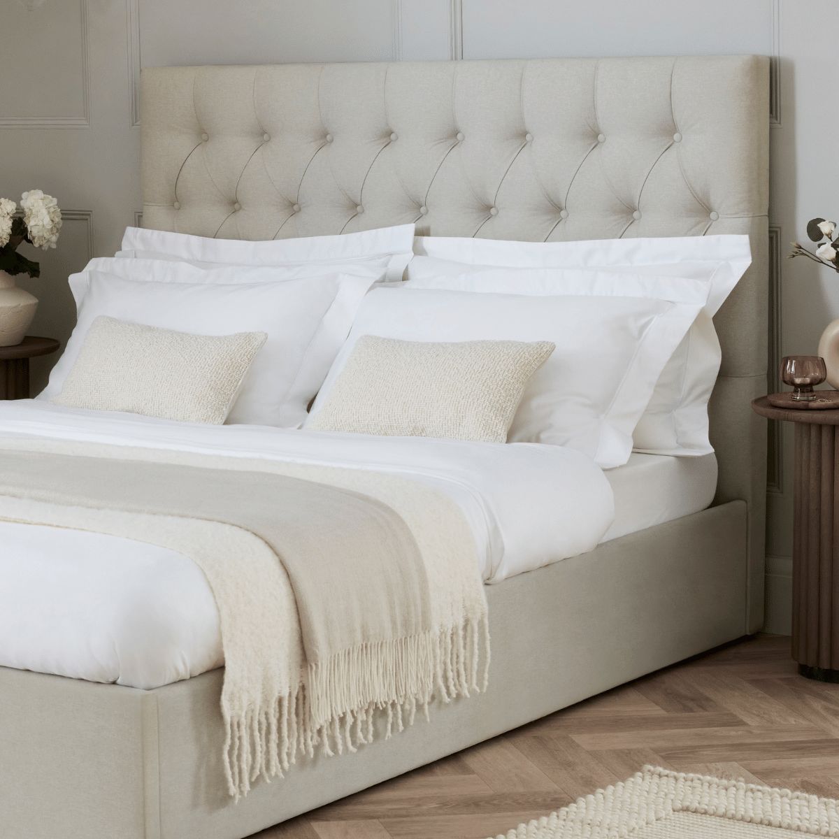 Lot of 5 x Dusk Items inc Beds for Spares or Repair (ref DUS-APM-A-12864) Total RRP £2595