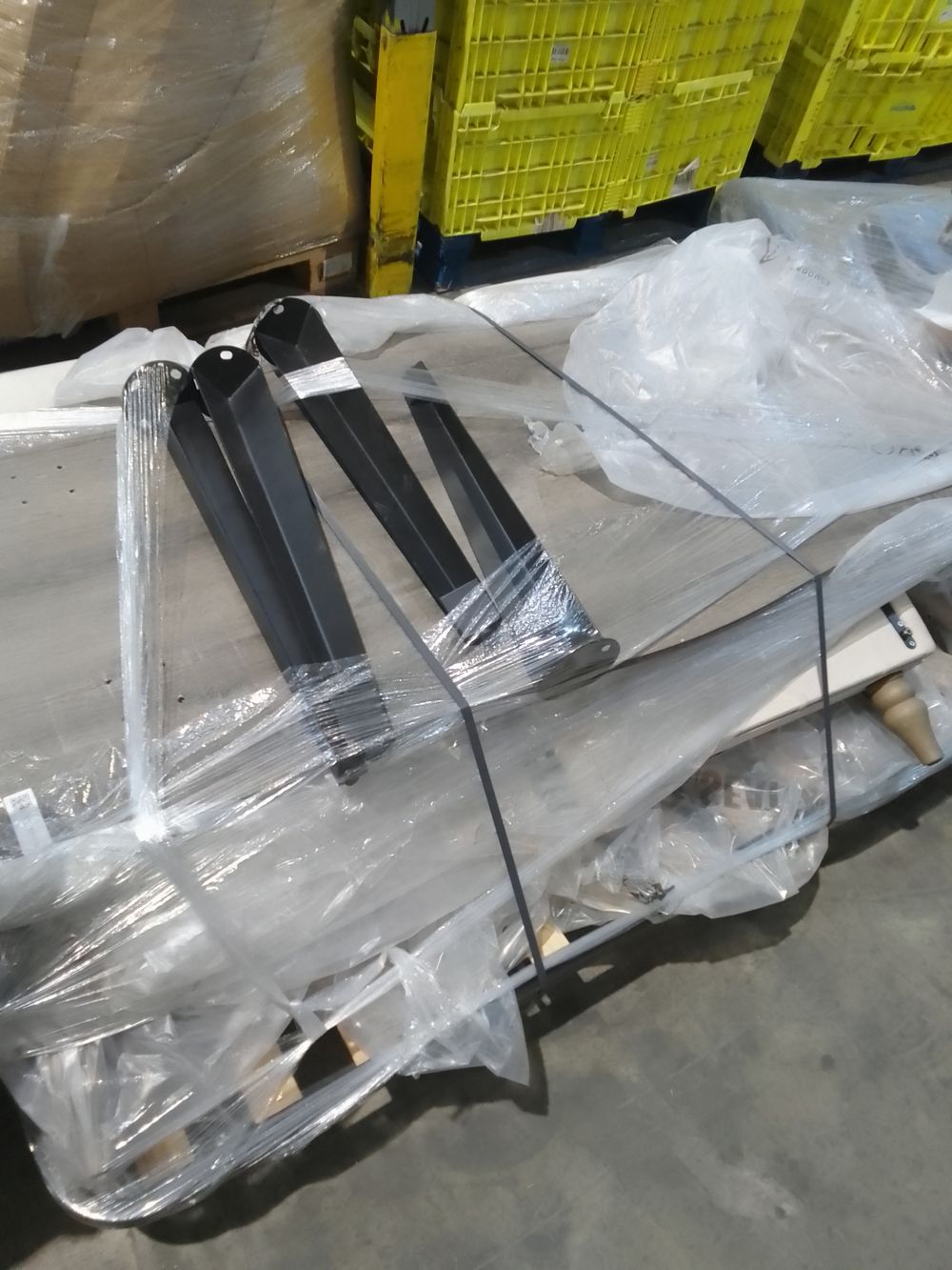 Lot of 2 x DFS items Bed and Table for Spares or Repair (ref DFS-HO2-A-10601) Total RRP £2068