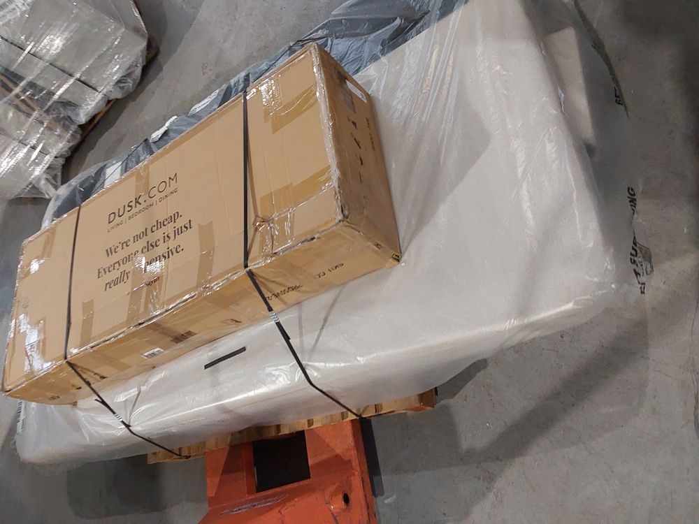 Lot of 2 x Dusk Items inc Beds for Spares or Repair (ref DUS-GOL-A-13545) Total RRP £731