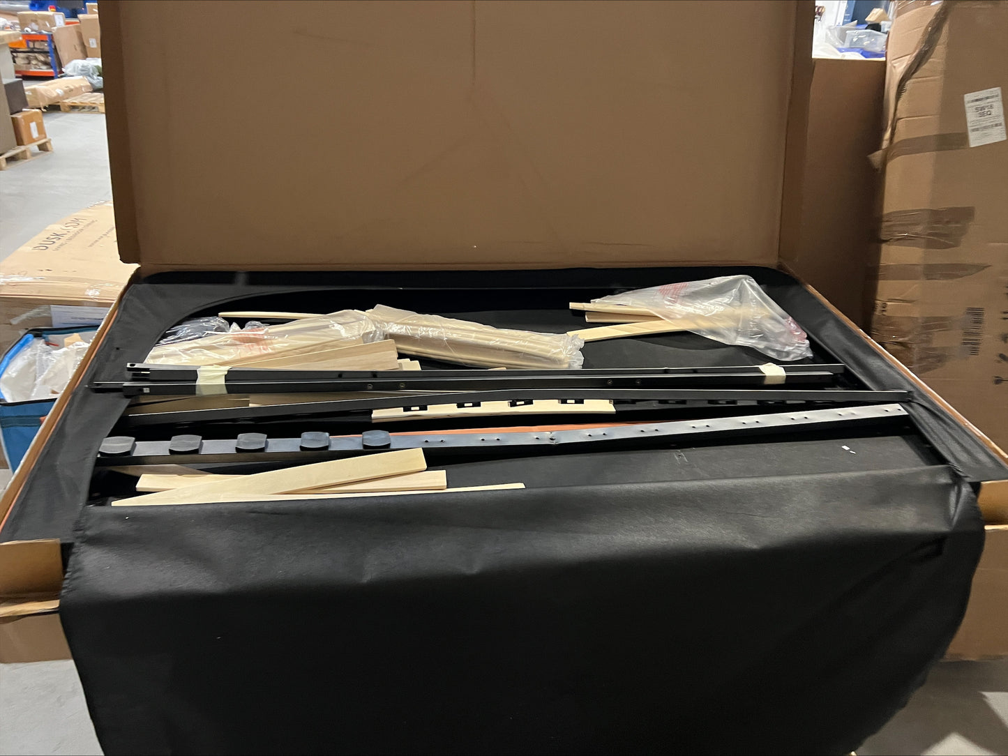 Lot of 3 x Dusk Items inc Beds for Spares or Repair (ref DUS-GOL-A-13978) Total RRP £1097