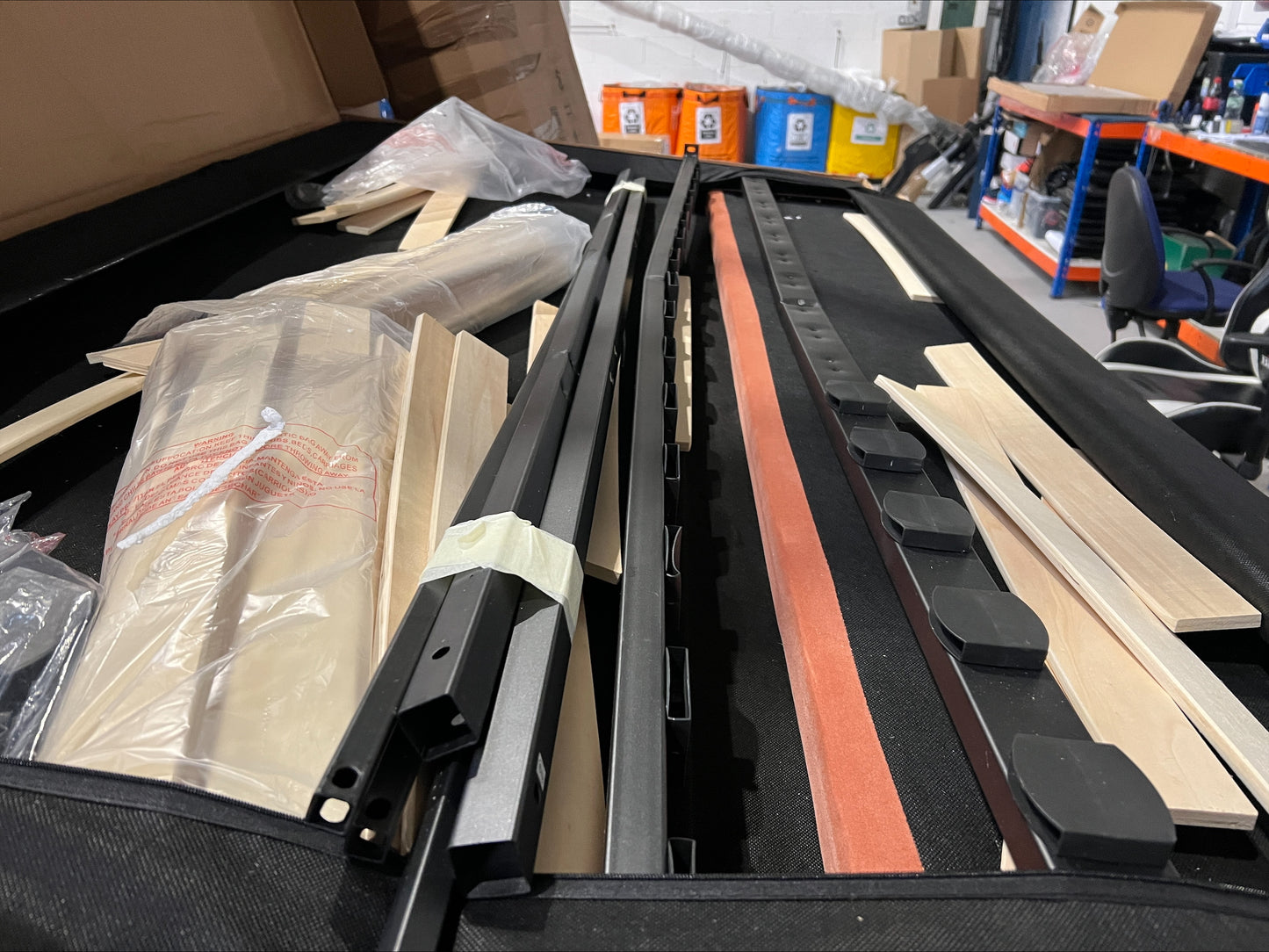 Lot of 3 x Dusk Items inc Beds for Spares or Repair (ref DUS-GOL-A-13978) Total RRP £1097