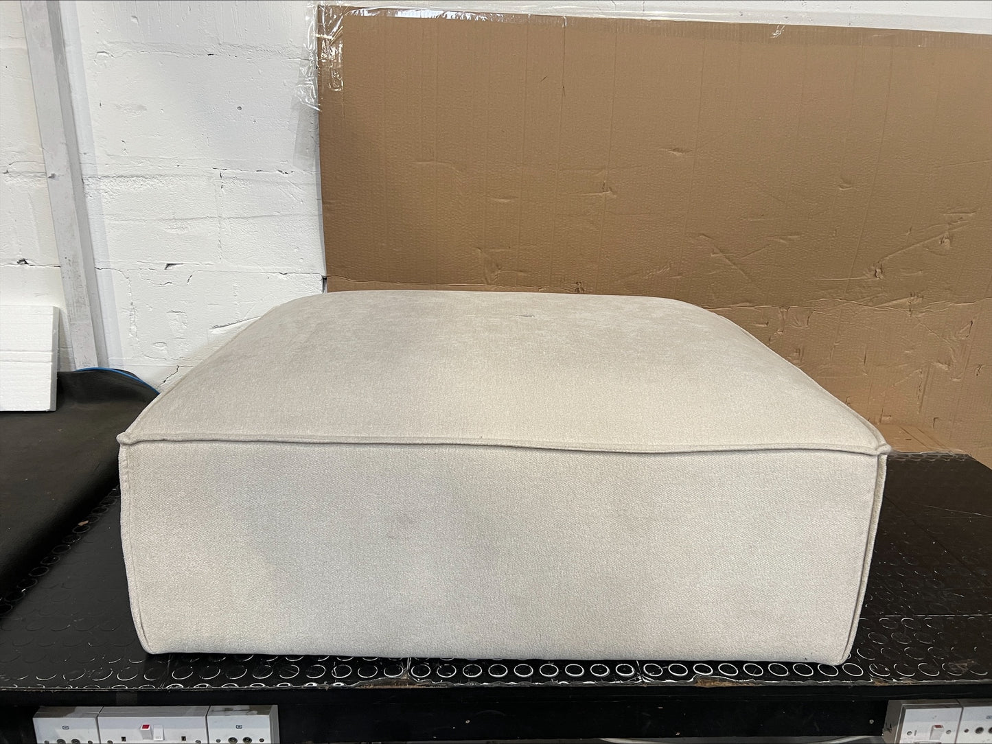 Lot of 3 x Dusk Items for Spares or Repair (ref DUS-APM-A-13952) Total RRP £827