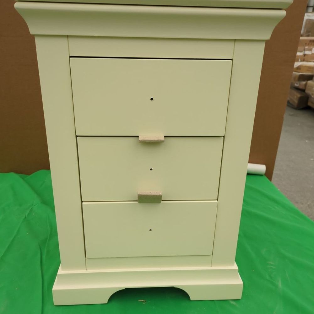 ROS-OUT-00300 Grade-C0 Roseland Furniture Colette 3 Drawer Bedside Table - Cream RRP £124.95