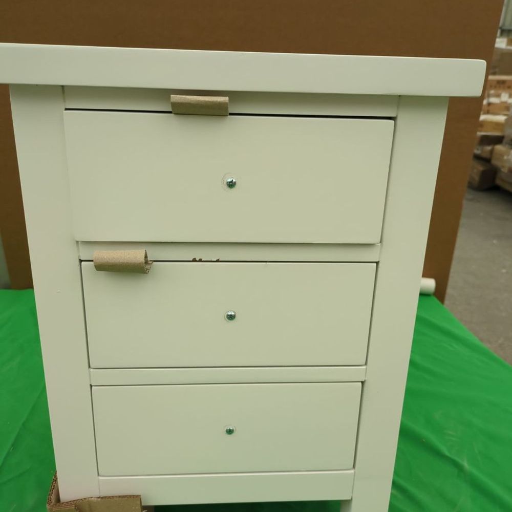 ROS-OUT-00328 Grade-C1 Roseland Furniture Cornish 3 Drawer Bedside Table RRP £109.95